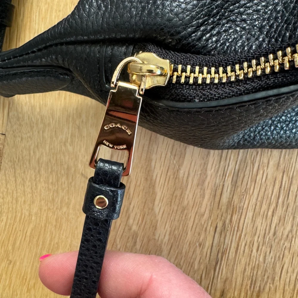 Coach Belt Bag Black Gold - Picture 8 of 13